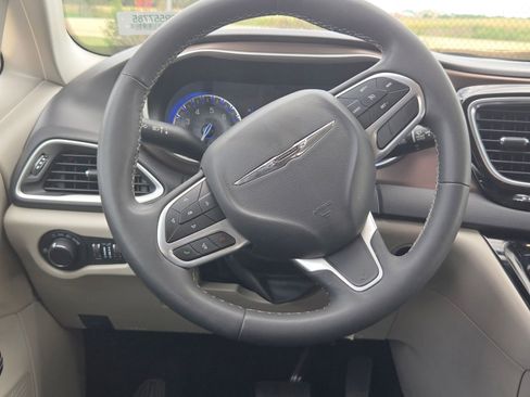 Certified 2023 Chrysler Voyager LX FWD image 19