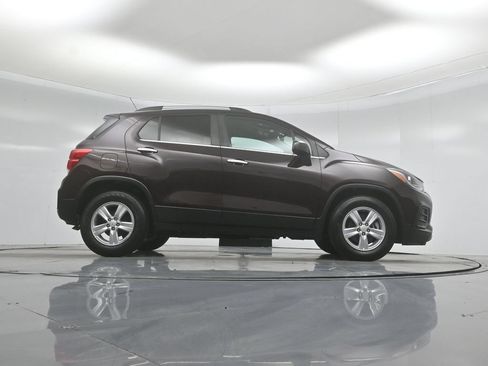 Used 2020 Chevrolet Trax LT w/ LT Convenience Package FWD image 43