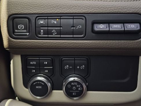 Used 2021 GMC Yukon Denali AWD/4WD image 23