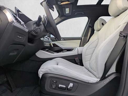 Used 2026 BMW X5 xDrive50e w/ Premium Package AWD/4WD image 4