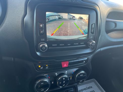 Used 2016 Jeep Renegade Limited image 12