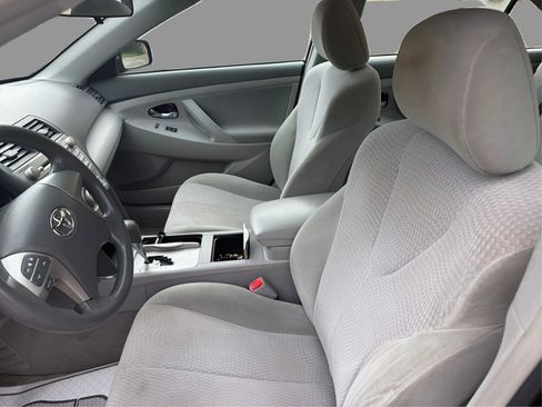 Used 2010 Toyota Camry LE FWD image 10