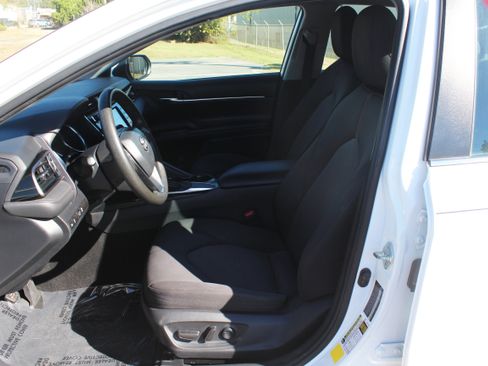Used 2020 Toyota Camry LE image 24