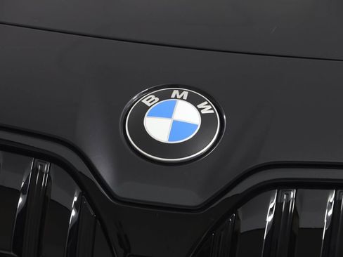 Used 2023 BMW 740i w/ Parking Assistance Package image 21