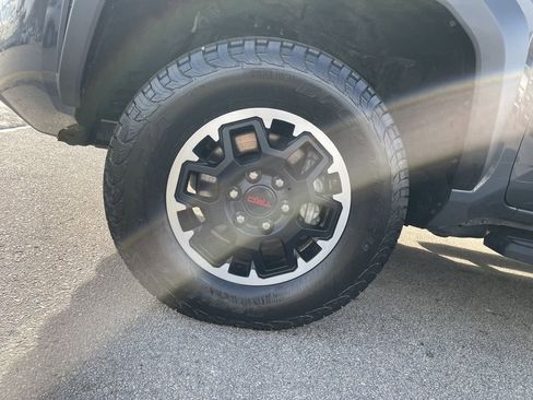 Used 2025 Toyota Tacoma TRD Off-Road w/ TRD Off Road Upgrade Package image 9