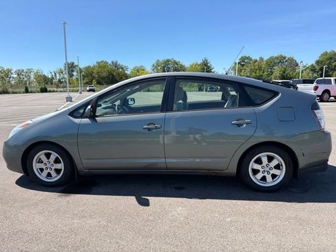 Used 2005 Toyota Prius w/ Pkg 4 FWD image 12