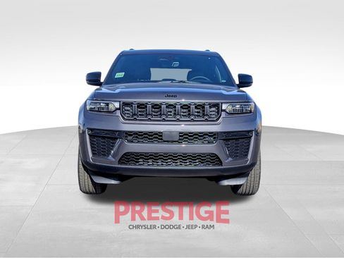 New 2026 Jeep Grand Cherokee Altitude AWD/4WD image 2