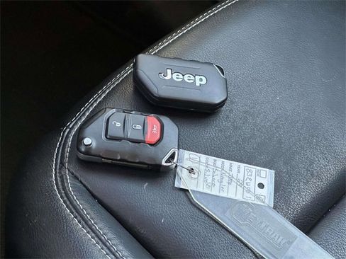 Used 2023 Jeep Wrangler Unlimited Sahara image 3