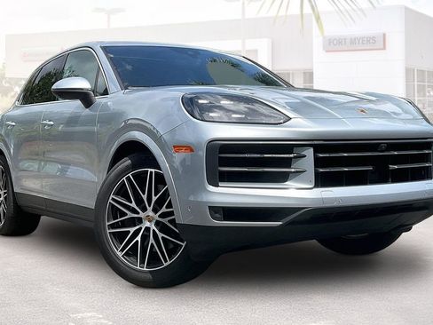 Used 2025 Porsche Cayenne AWD/4WD image 1