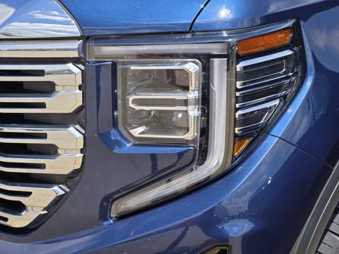 Used 2022 GMC Sierra 1500 Denali w/ Denali Reserve Package AWD/4WD image 7