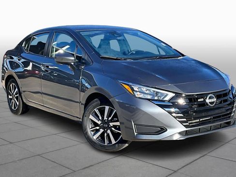 Used 2025 Nissan Versa SV image 3