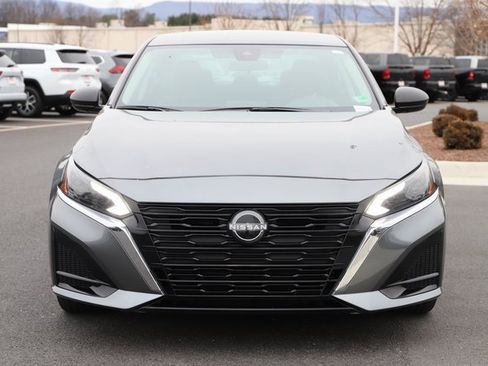 Used 2024 Nissan Altima 2.5 SV image 6