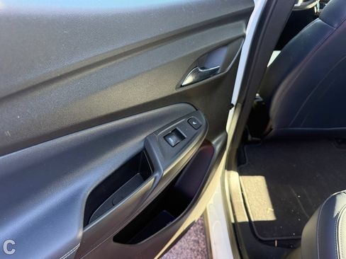 Used 2023 Chevrolet Bolt EUV Premier w/ Sun & Sound Package FWD image 9