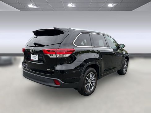 Used 2018 Toyota Highlander XLE AWD/4WD image 9