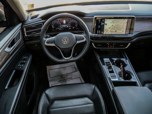 Used 2024 Volkswagen Atlas SEL AWD/4WD image 32