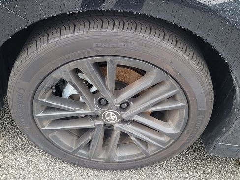 Used 2025 Toyota Camry SE image 3