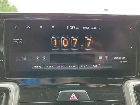 Used 2022 Kia Sorento EX w/ Panoramic Sunroof Package FWD image 10