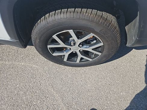 Used 2024 Jeep Grand Cherokee L Limited w/ Luxury Tech Group II image 12