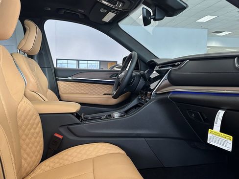 New 2025 Jeep Grand Cherokee Summit w/ Luxury Tech Group V image 19