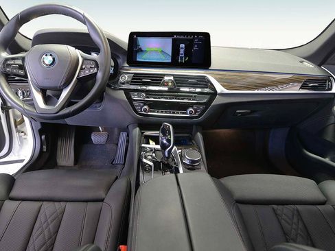 Certified 2023 BMW 530e w/ Convenience Package RWD image 13
