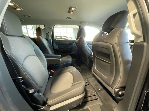 Used 2017 Chevrolet Traverse LT w/ Style and Technology Package image 19