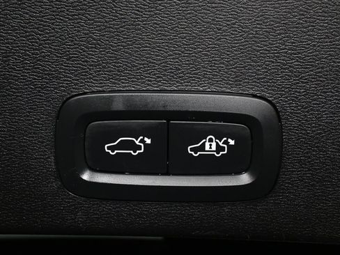 Used 2023 Volvo XC40 B5 Plus w/ Driver Assist Package image 28