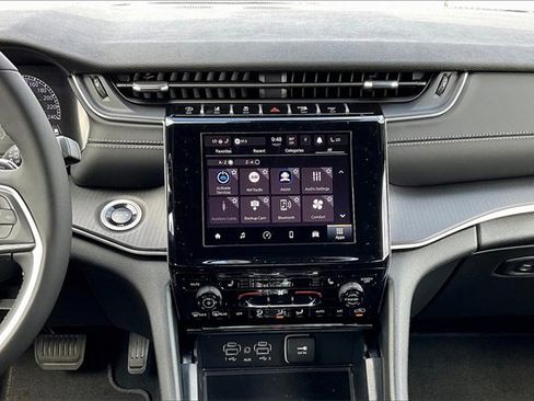 New 2025 Jeep Grand Cherokee L Altitude image 7