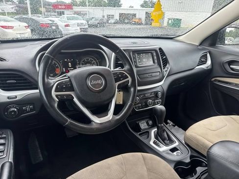 Used 2015 Jeep Cherokee Latitude FWD image 12