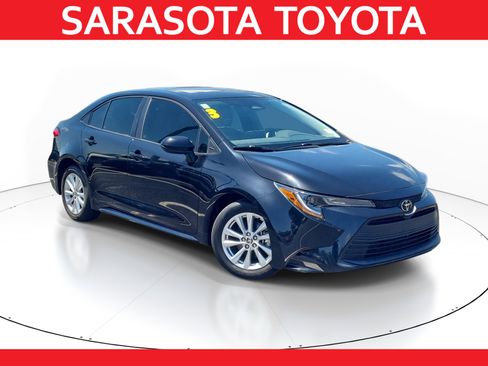 Used 2023 Toyota Corolla LE w/ LE Premium Package FWD image 1