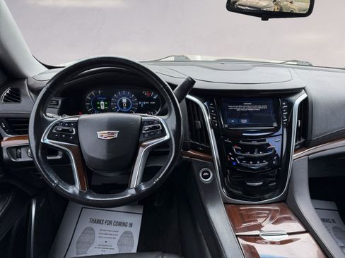 Used 2020 Cadillac Escalade Premium Luxury image 10