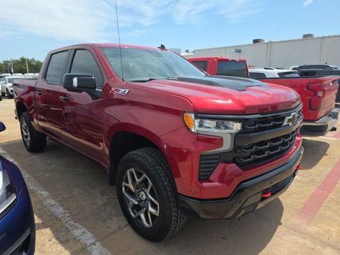 Used 2025 Chevrolet Silverado 1500 LT Trail Boss w/ Convenience Package II AWD/4WD image 7