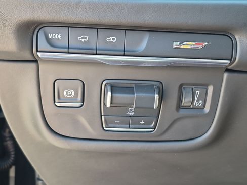 Certified 2025 Cadillac Escalade ESV V AWD/4WD image 27