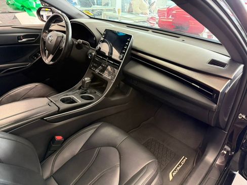 Used 2019 Toyota Avalon XLE w/ Moonroof Package FWD image 35
