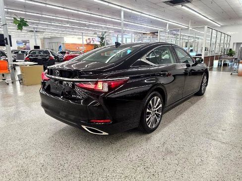 Used 2019 Lexus ES 350 w/ Premium Package image 4