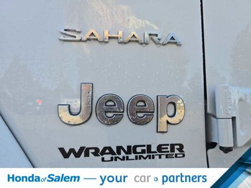 Used 2022 Jeep Wrangler Unlimited Sahara w/ LED Lighting Group AWD/4WD image 7