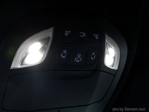 Used 2020 Chrysler Pacifica Touring w/ S Appearance Package FWD image 27