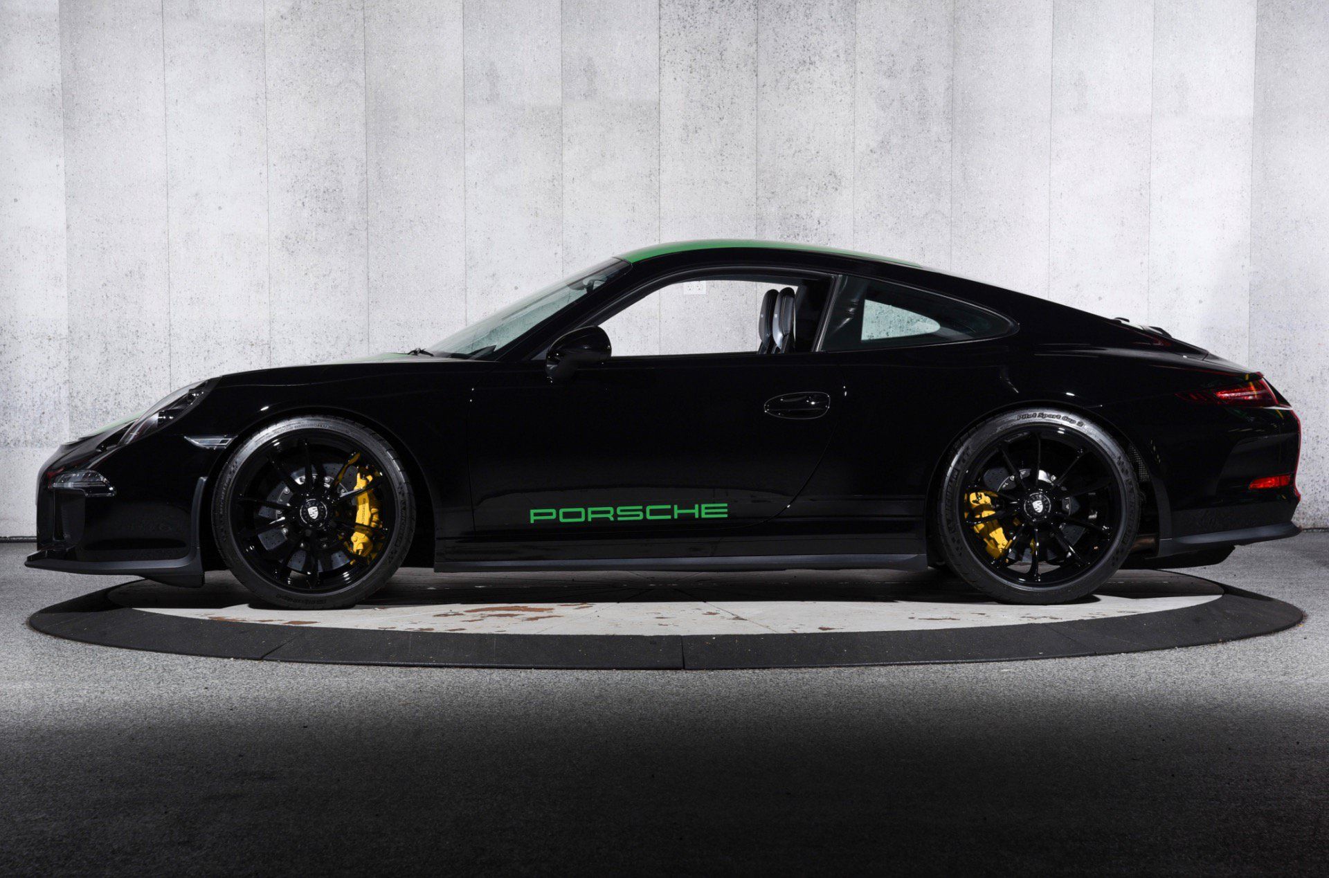 Used 2016 Porsche 911 R RWD image 14