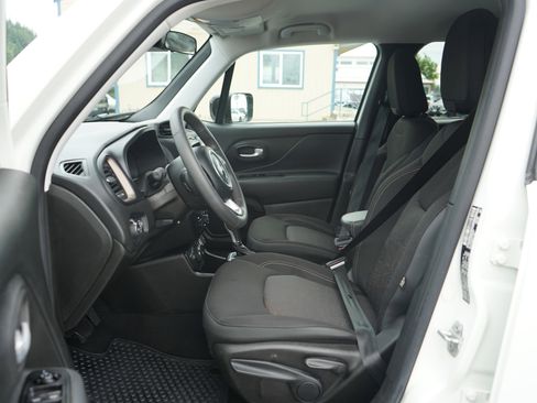 Used 2023 Jeep Renegade Latitude image 12