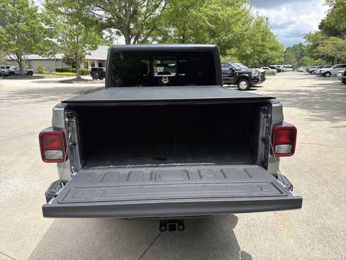 Used 2021 Jeep Gladiator Sport AWD/4WD image 19