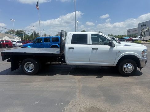Used 2023 RAM 3500 Tradesman w/ Chrome Appearance Group AWD/4WD image 7