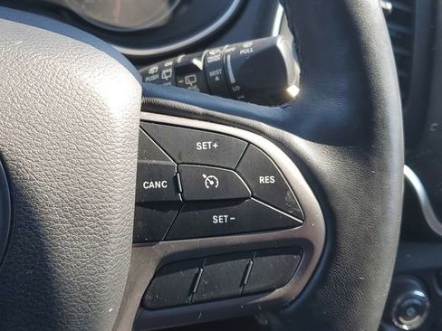 Used 2019 Jeep Cherokee Latitude w/ Cold Weather Group image 21