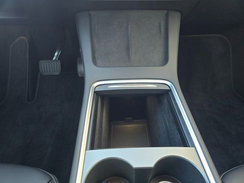 Used 2024 Tesla Model Y 2WD image 25