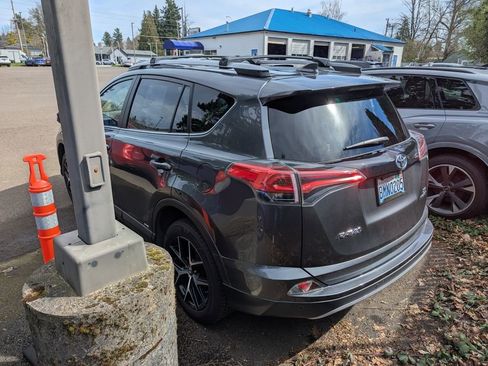 Used 2018 Toyota RAV4 SE w/ Advanced Technology Package image 3