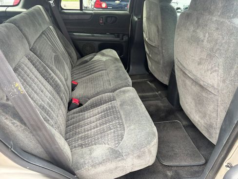 Used 2002 Chevrolet Blazer LS w/ Preferred Equipment Group RWD image 6