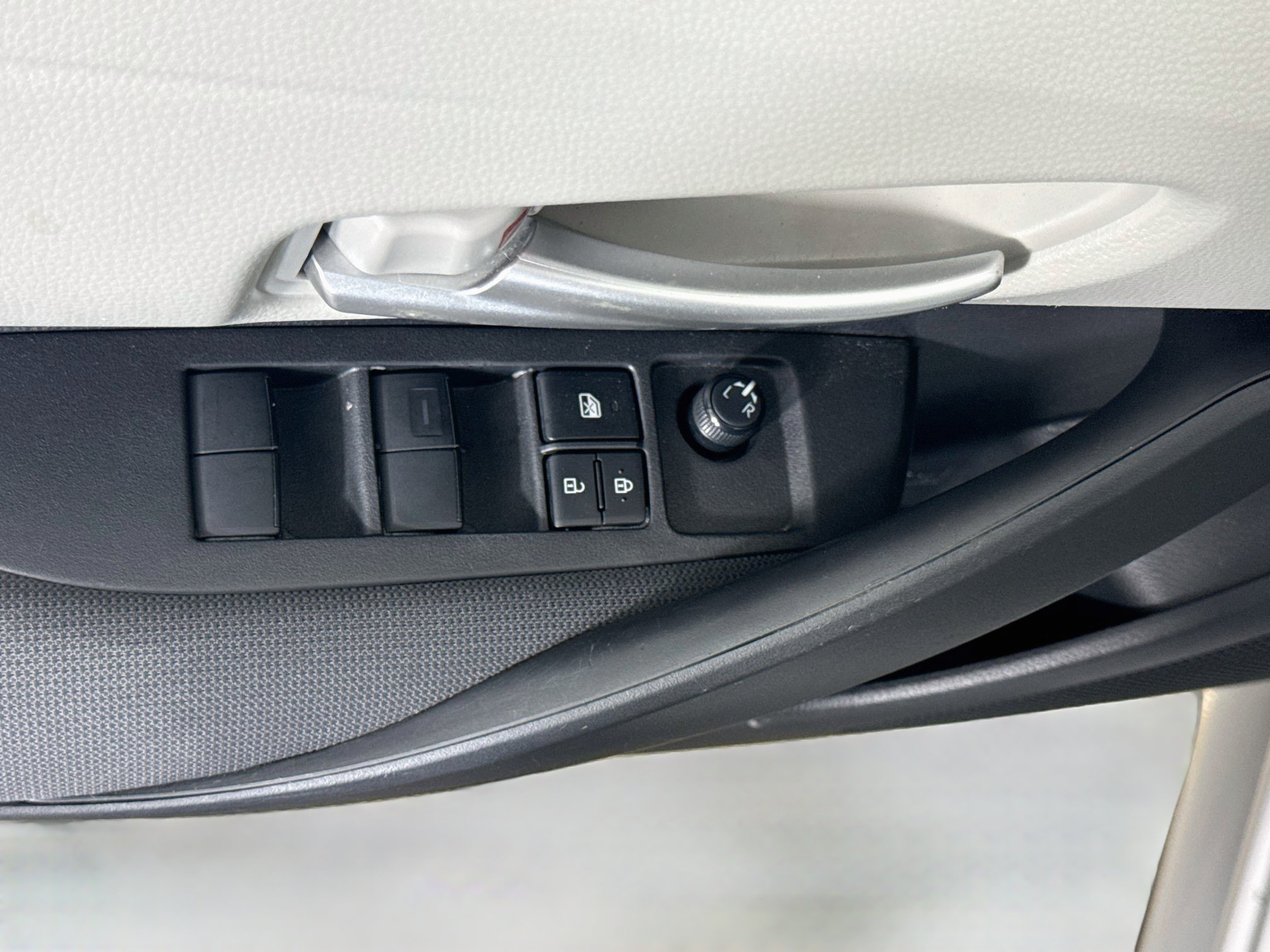 Used 2020 Toyota Corolla LE FWD image 16