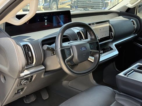 Used 2025 Ford Expedition Platinum AWD/4WD image 7