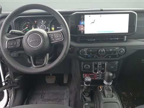 Used 2024 Jeep Wrangler Unlimited Rubicon 4xe image 9