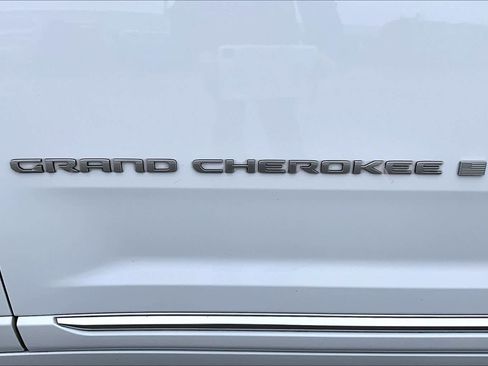 Used 2022 Jeep Grand Cherokee Summit image 31