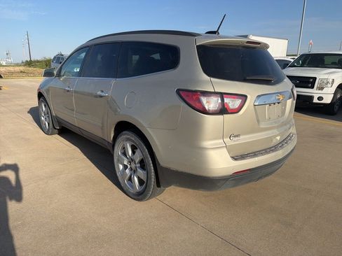 Used 2016 Chevrolet Traverse LT w/ Style and Technology Package FWD image 5