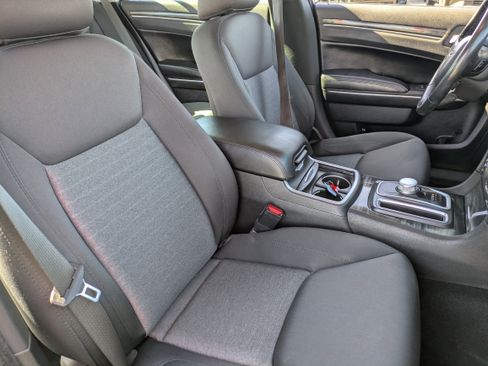 Used 2021 Chrysler 300 Touring image 10